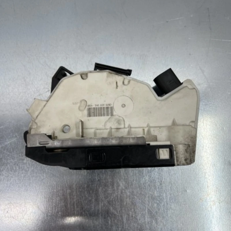 Iala broasca usa stanga spate / Volkswagen   2011 / Caroserie, oglinzi si faruri