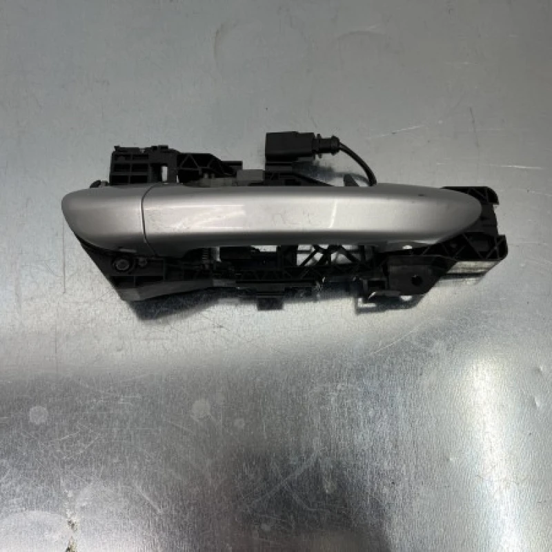 Maner usa dreapta spate keyless / Volkswagen   2011 / Caroserie, oglinzi si faruri