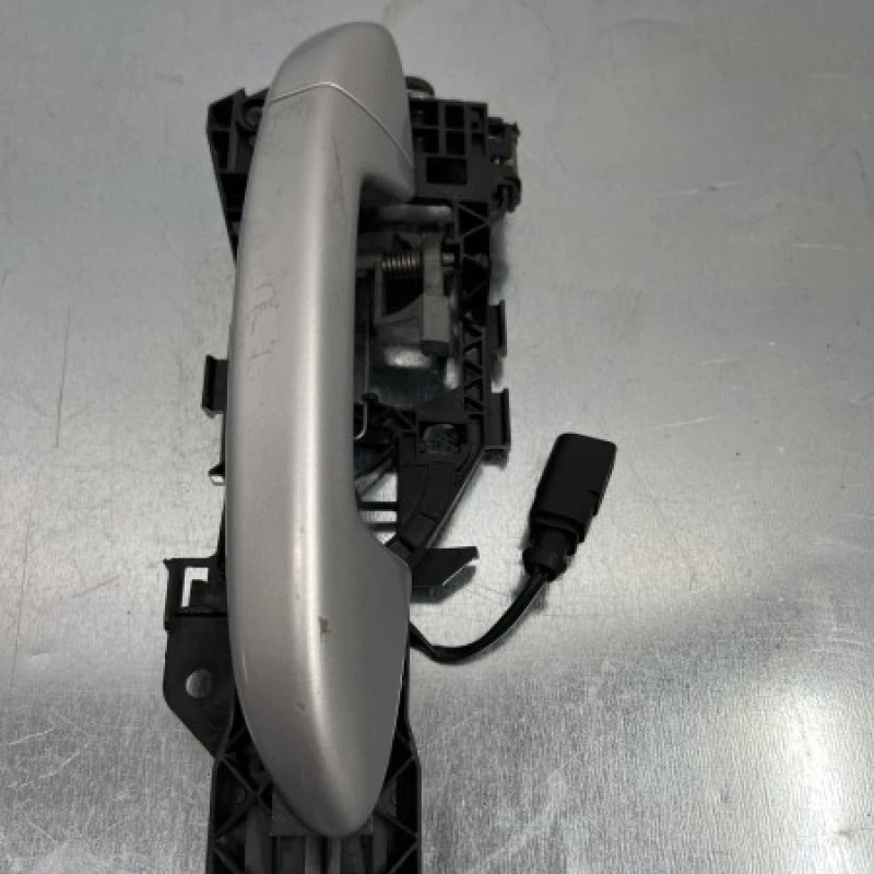 Maner usa dreapta spate keyless / Volkswagen Passat CC 2011 / Caroserie, oglinzi si faruri