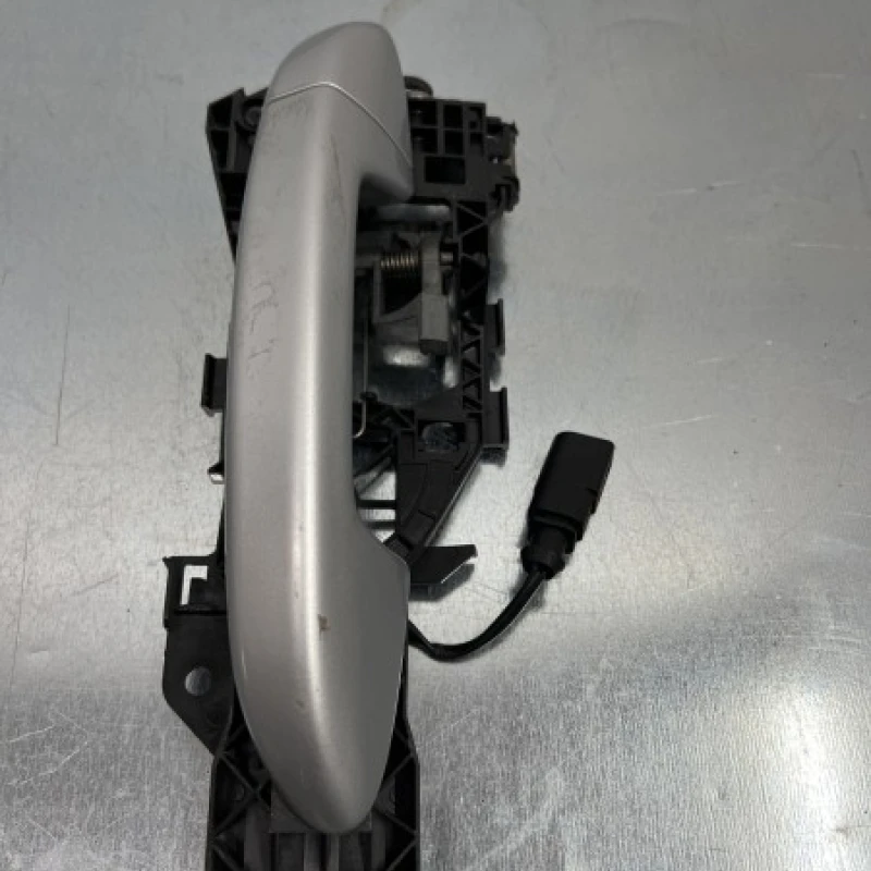 Maner usa dreapta spate keyless / Volkswagen   2011 / Caroserie, oglinzi si faruri