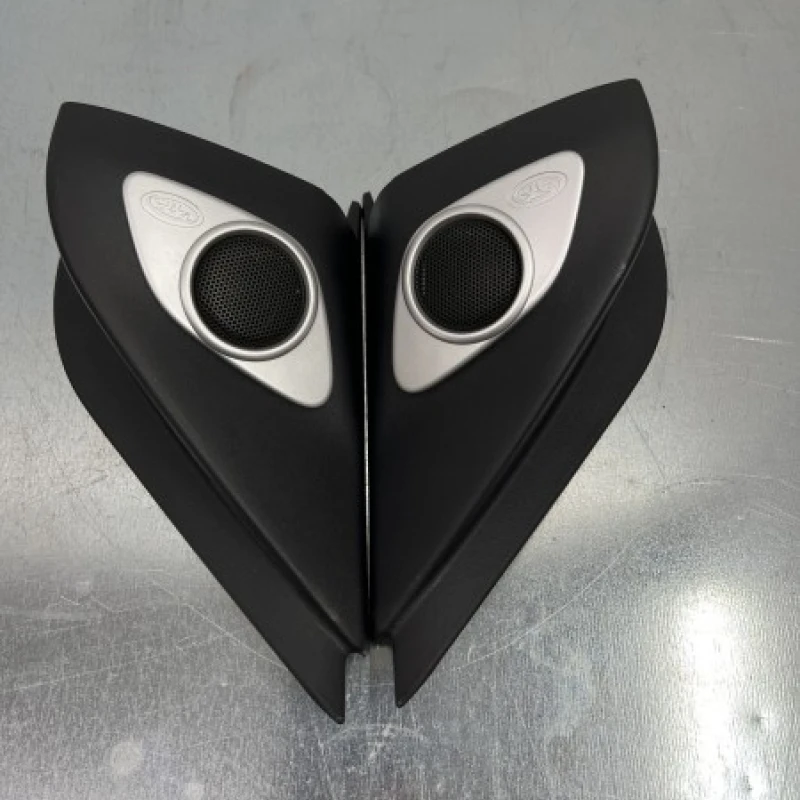 Boxa usa fata Mitsubishi 