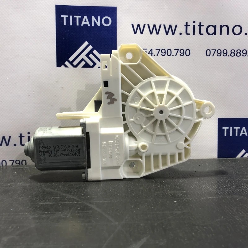 Motoras geam dreapta spate / Audi A4 B8 2013 / Audio si electronice