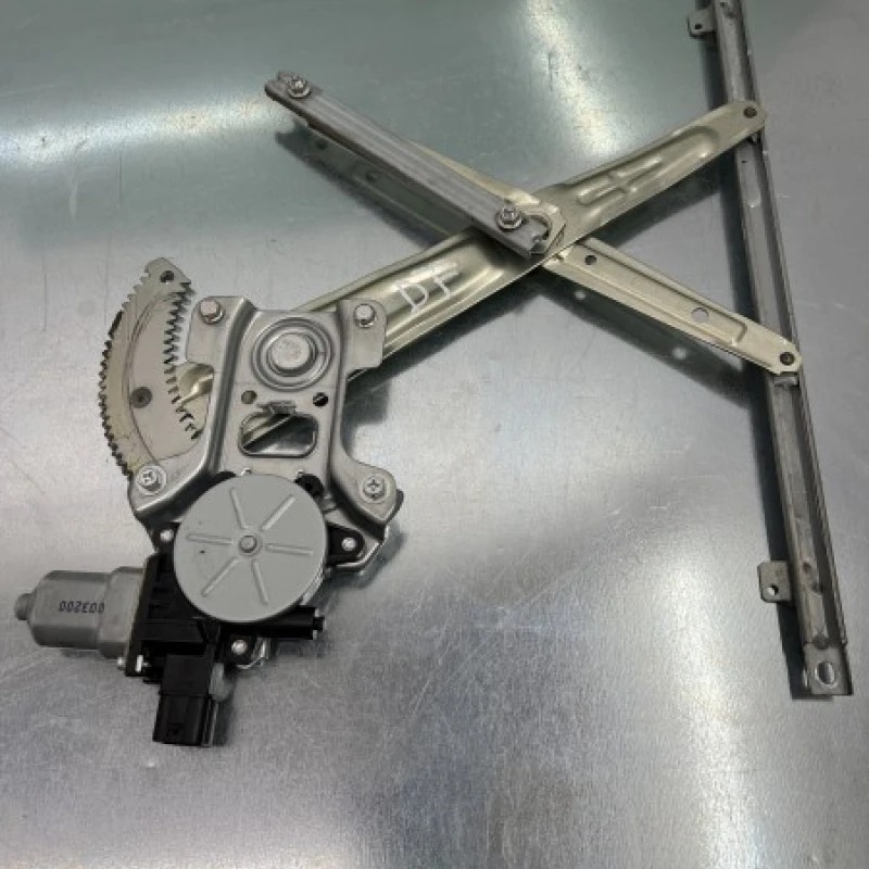 Macara geam dreapta fata / Mitsubishi Outlander Outlander 2011 / Caroserie, oglinzi si faruri