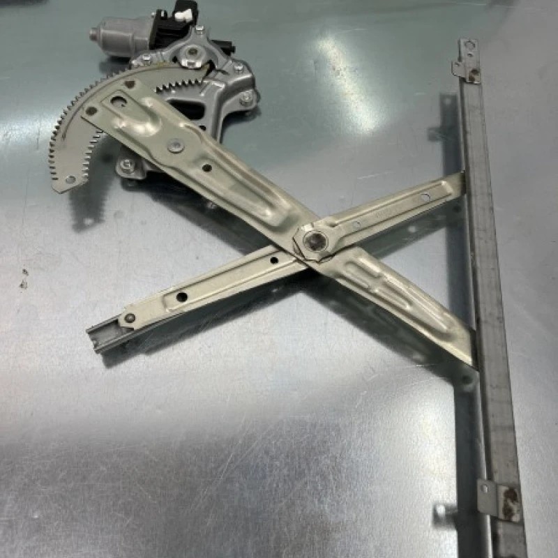 Macara geam dreapta fata / Mitsubishi Outlander Outlander 2011 / Caroserie, oglinzi si faruri