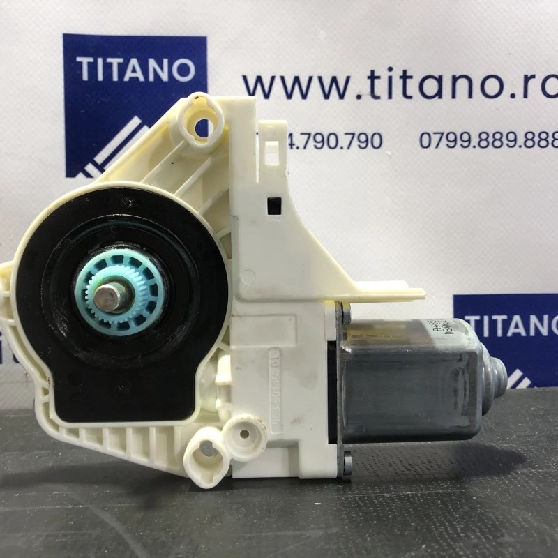Motoras geam dreapta spate / Audi A4 B8 2013 / Audio si electronice