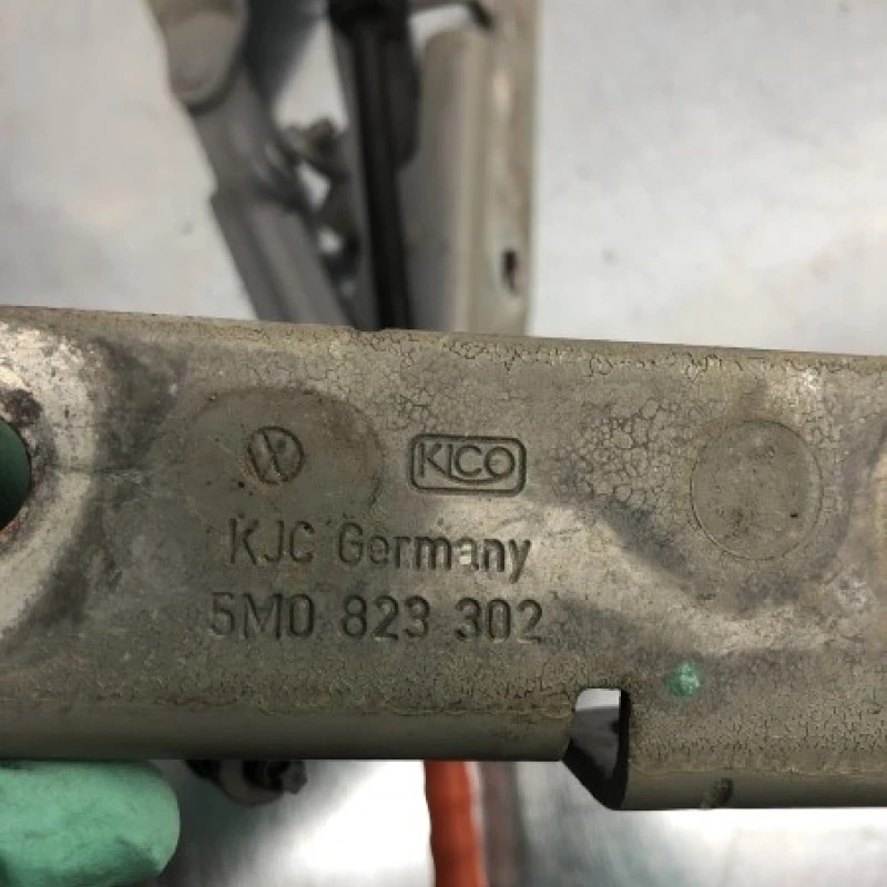 Balamale capota / Volkswagen Golf Plus MK5 2008 / Caroserie, oglinzi si faruri
