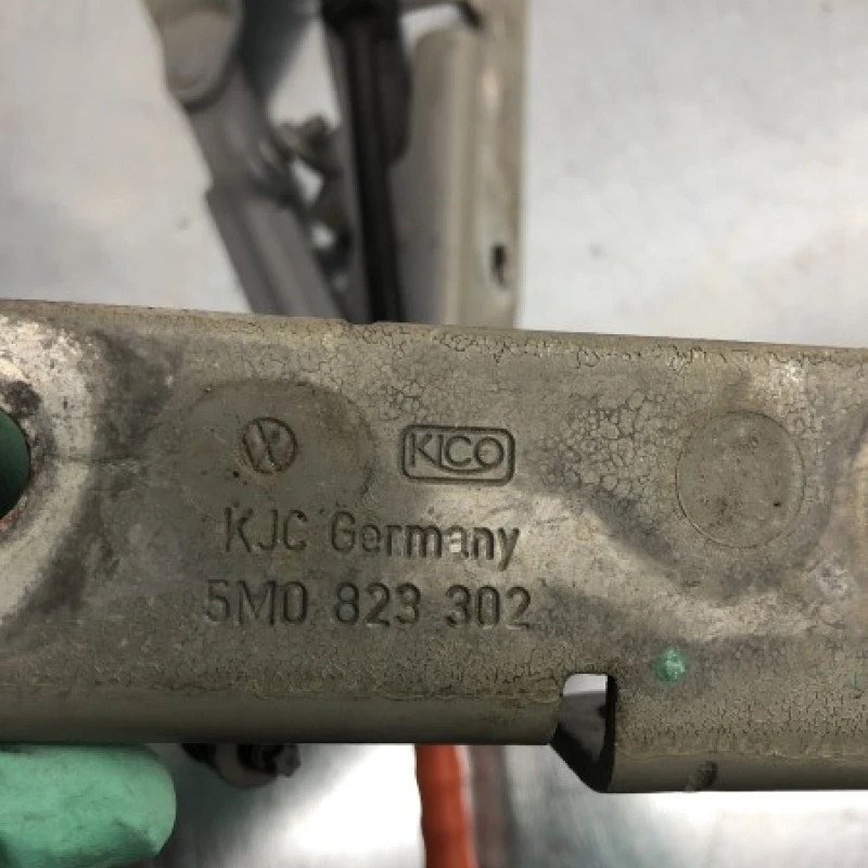 Balamale capota / Volkswagen Golf Plus MK5 2008 / Caroserie, oglinzi si faruri