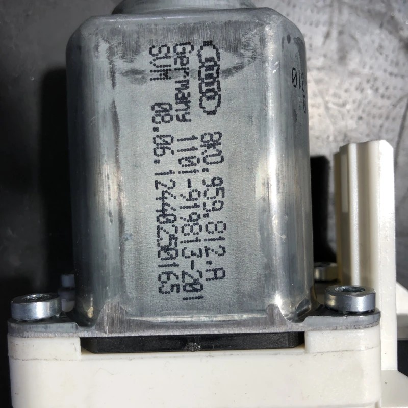 Motoras geam dreapta spate / Audi A4 B8 2013 / Audio si electronice