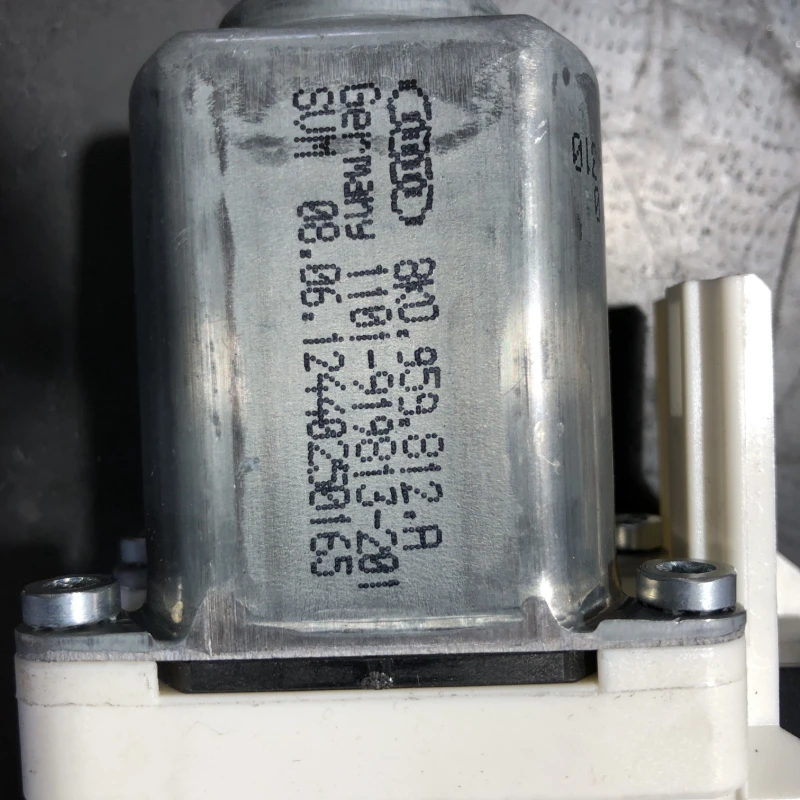 Motoras geam dreapta spate / Audi A4 B8 2013 / Audio si electronice