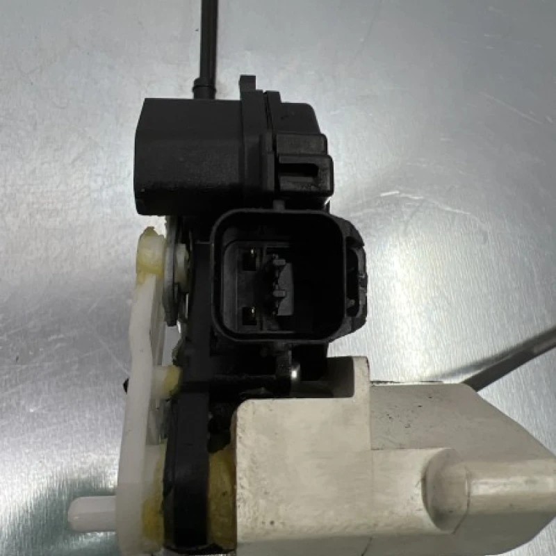 Iala broasca usa stanga spate / Mitsubishi Outlander Outlander 2011 / Caroserie, oglinzi si faruri