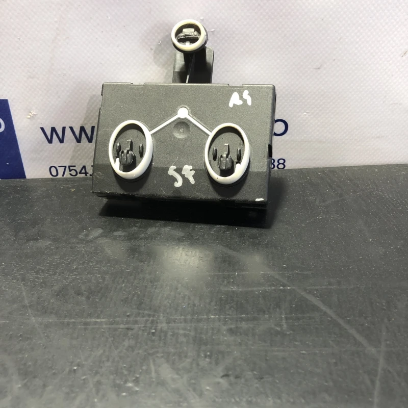 Modul usa dreapta spate / Audi A4 B8 2013 / Audio si electronice
