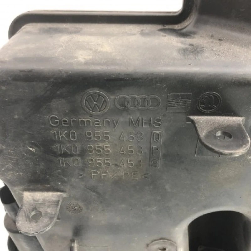 Vas strop gel spalator parbriz / Volkswagen Golf MK6 2011 / Caroserie, oglinzi si faruri