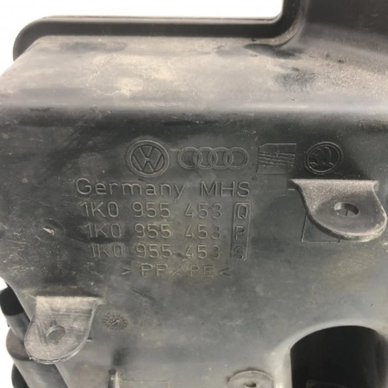 Vas strop gel spalator parbriz / Volkswagen Golf MK6 2011 / Caroserie, oglinzi si faruri