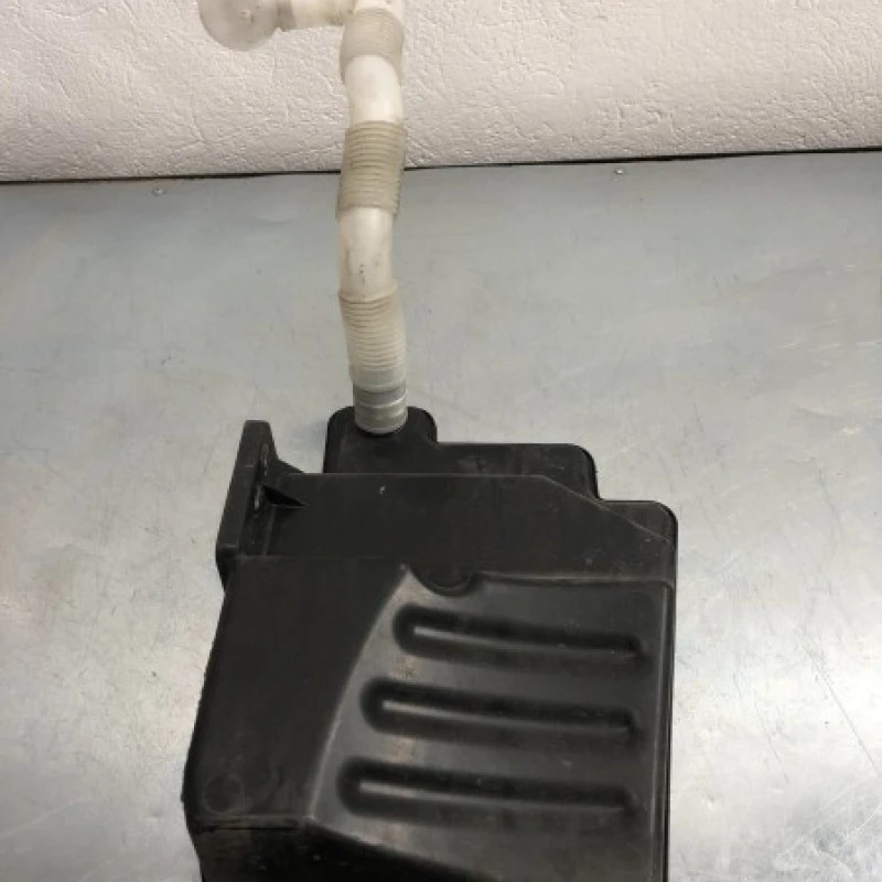 Vas strop gel spalator parbriz / Volkswagen Golf MK6 2011 / Caroserie, oglinzi si faruri