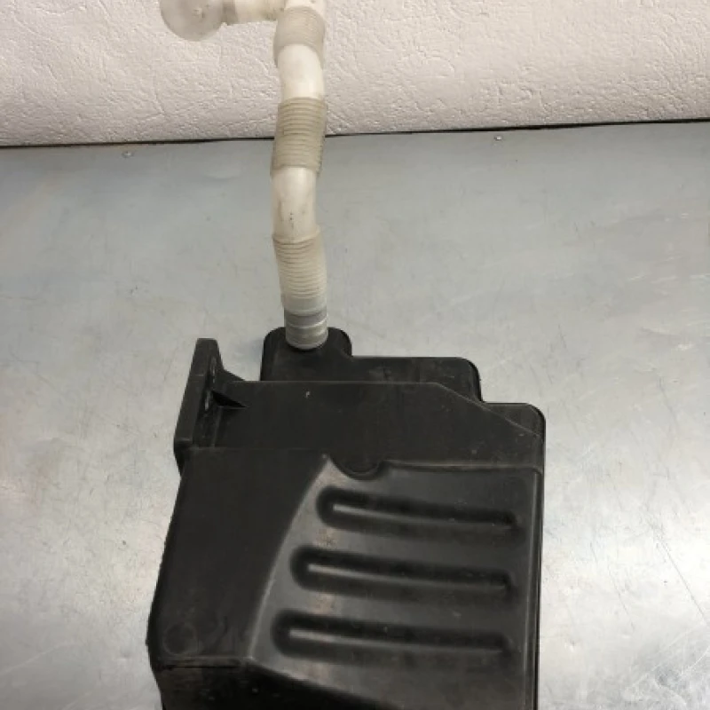Vas strop gel spalator parbriz / Volkswagen Golf MK6 2011 / Caroserie, oglinzi si faruri