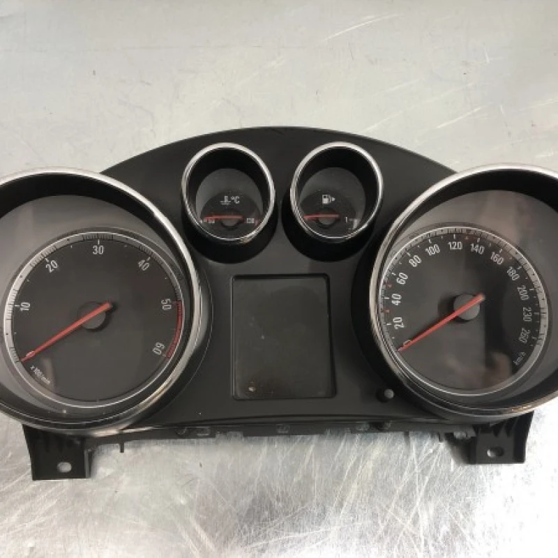 Ceas bord / Opel Insignia A 2013 / Audio si electronice