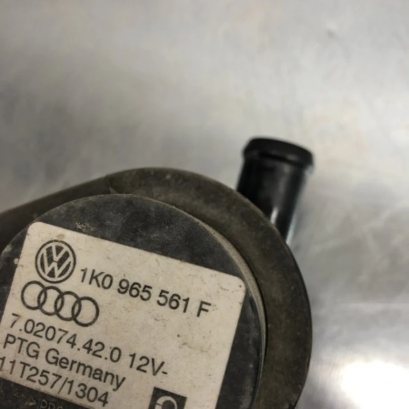 Pompa auxiliara recirculare apa / Volkswagen Golf Plus MK6 2012 / Motor, racire si evacuare