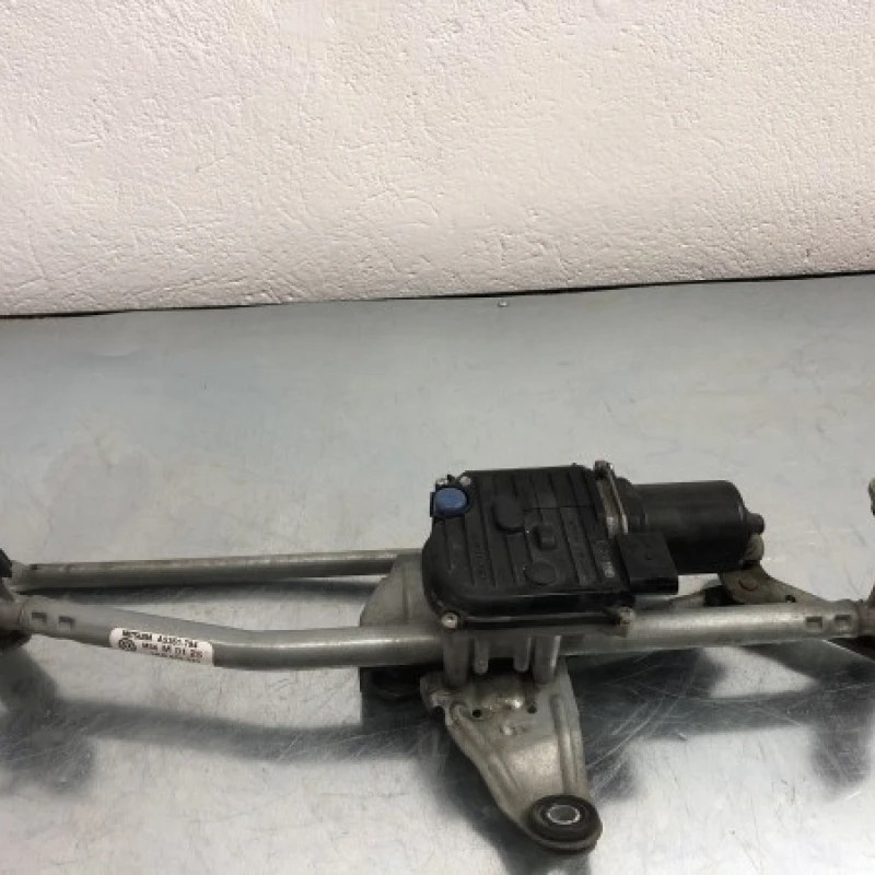 Ansamblu stergatoare cu motoras / Volkswagen Passat B7 2013 / Caroserie, oglinzi si faruri
