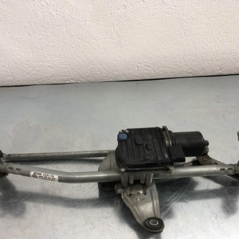 Ansamblu stergatoare cu motoras / Volkswagen   2013 / Caroserie, oglinzi si faruri