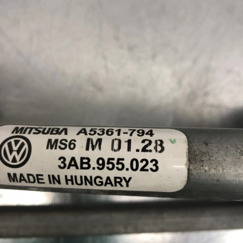 Ansamblu stergatoare cu motoras / Volkswagen   2013 / Caroserie, oglinzi si faruri