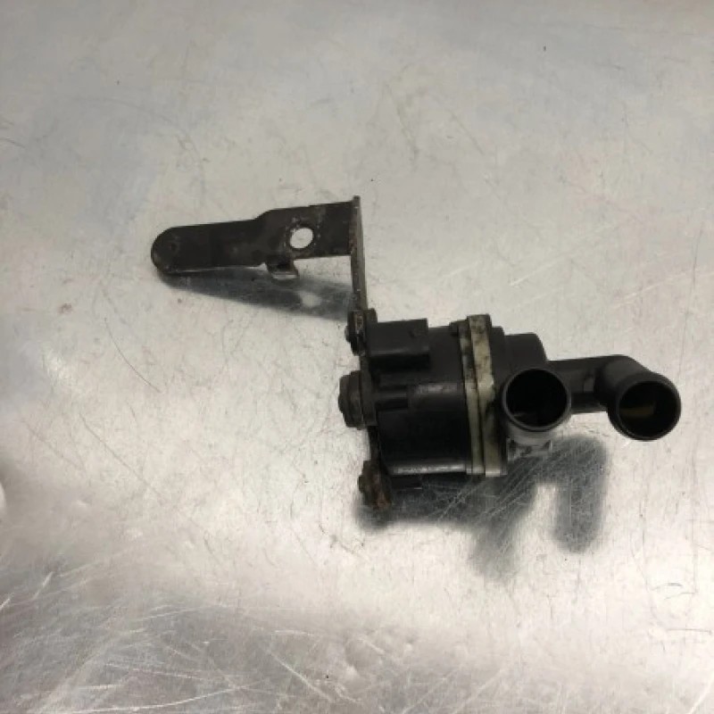 Pompa auxiliara recirculare apa Volkswagen Golf MK6 2011