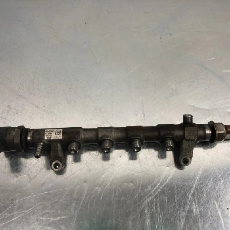 Rampa injectoare cu senzor Volkswagen Golf MK6 2011