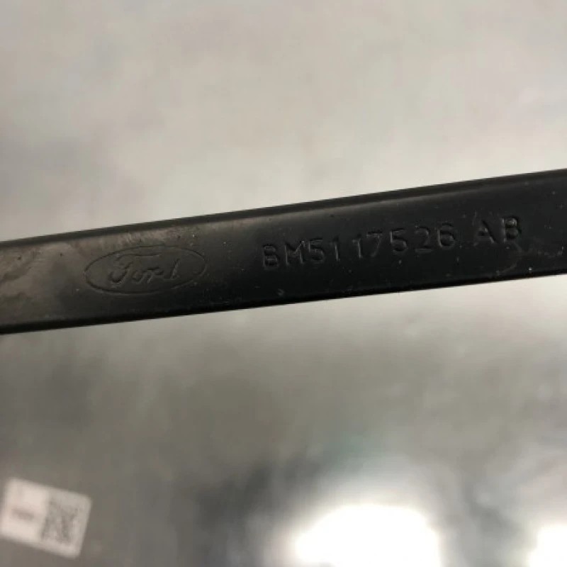 Brate stergatoare fata / Ford Focus MK3 2011 / Caroserie, oglinzi si faruri