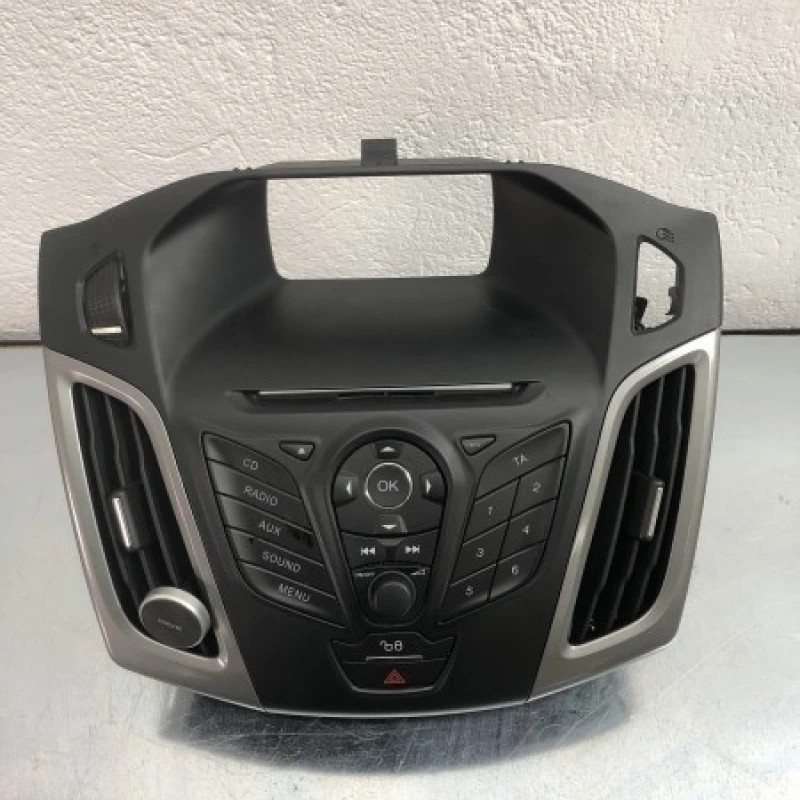 Grile centrale ventilatie cu panou comanda / Ford Focus MK3 2011 / Interior