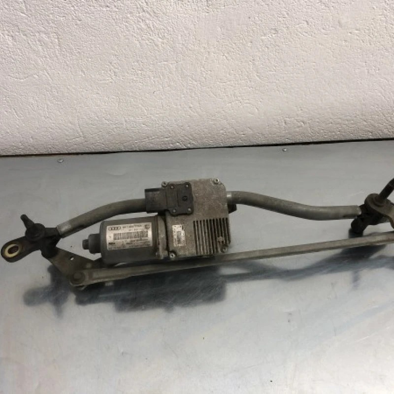 Ansamblu stergatoare cu motoras / Audi A4 B8 2010 / Caroserie, oglinzi si faruri