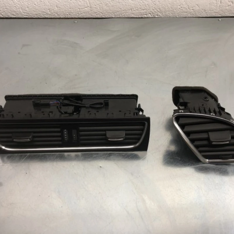 Grila aer bord Audi 