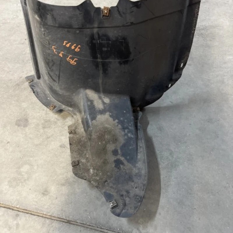 Carenaj stanga fata mic / Volkswagen Golf MK6 2011 / Caroserie, oglinzi si faruri