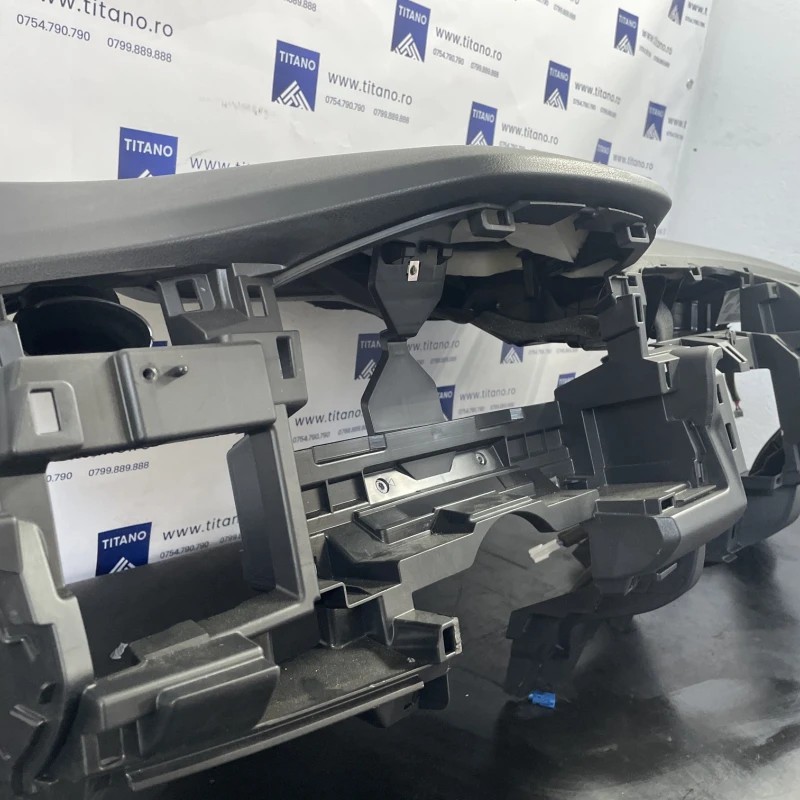 Plansa bord / Nissan Leaf ZE1 2019 / Interior