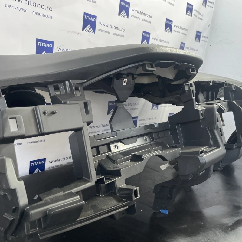 Plansa bord / Nissan Leaf ZE1 2019 / Interior