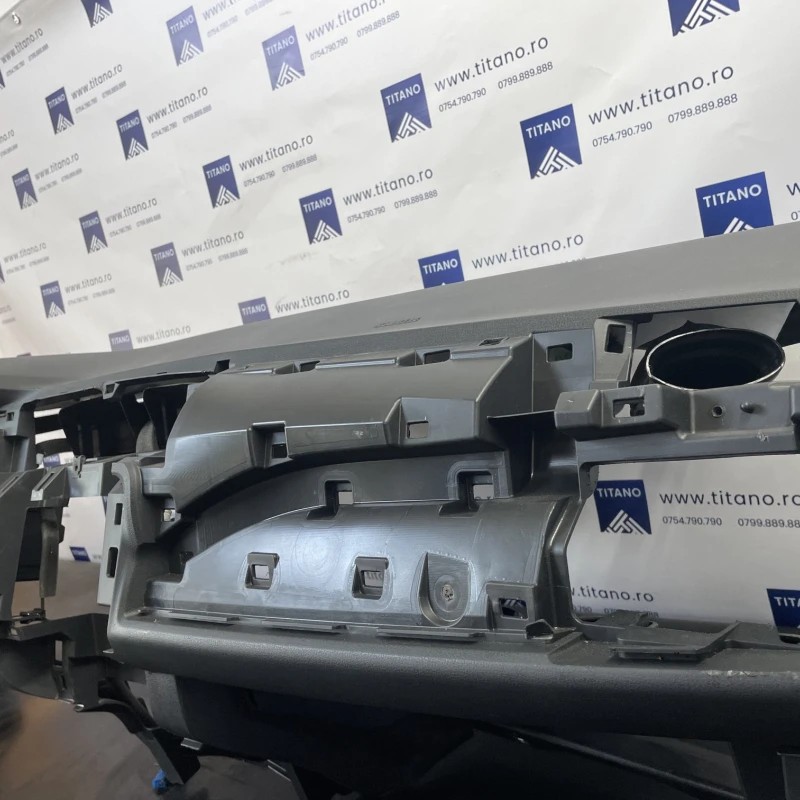 Plansa bord / Nissan Leaf ZE1 2019 / Interior