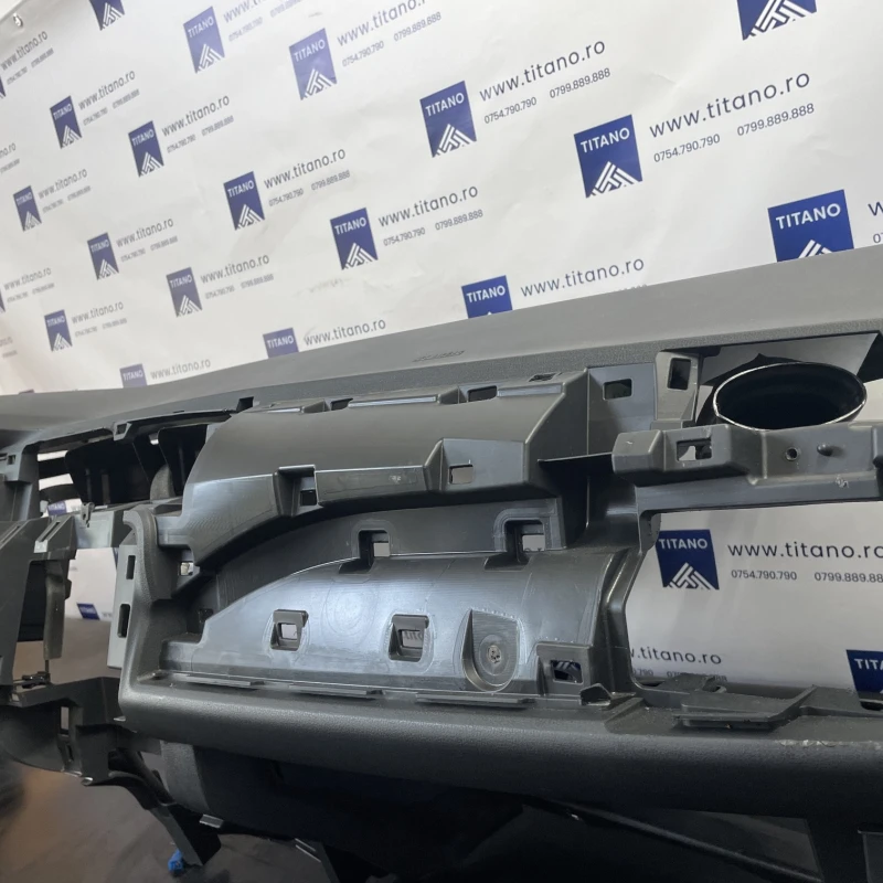 Plansa bord / Nissan Leaf ZE1 2019 / Interior