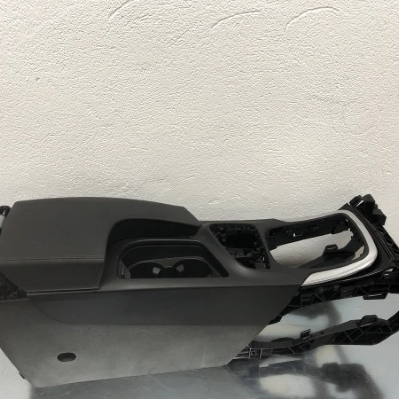 Cotiera centrala / Opel Insignia A 2013 / Interior