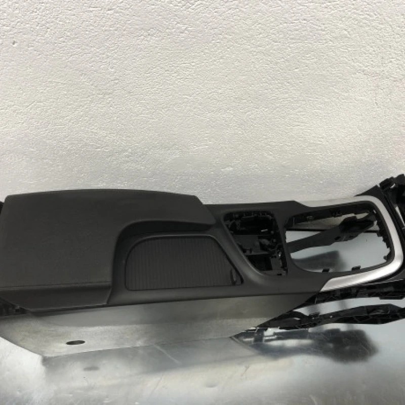 Cotiera centrala / Opel Insignia A 2013 / Interior