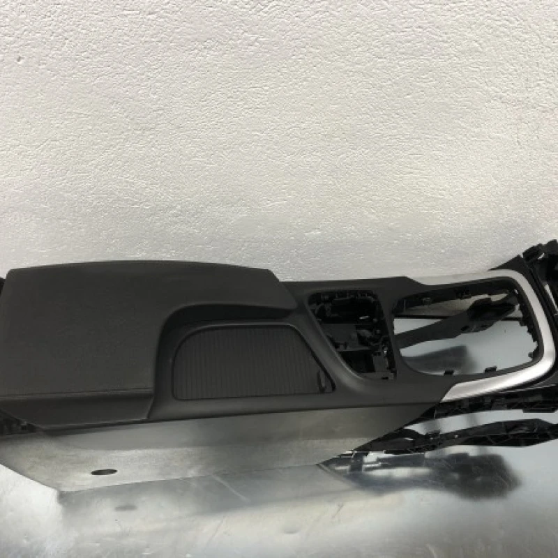 Cotiera centrala / Opel Insignia A 2013 / Interior