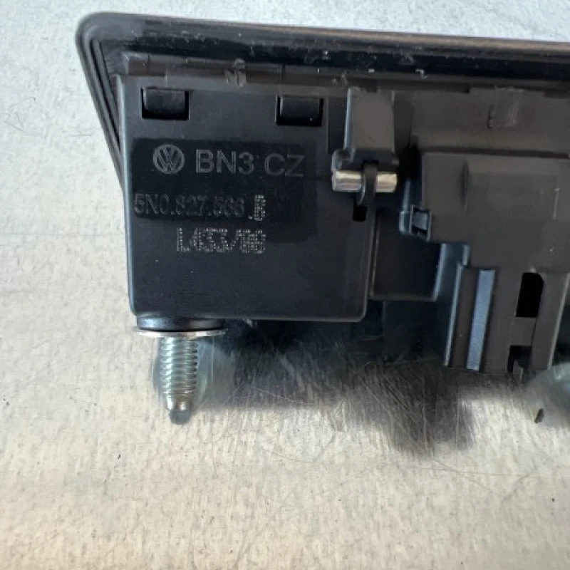 Maner buton deschidere haion / Audi A4 B8 2010 / Caroserie, oglinzi si faruri