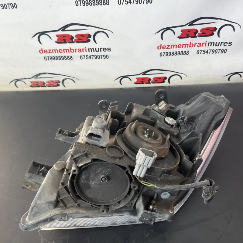 Far dreapta / Nissan Navara D40 2009 / Caroserie, oglinzi si faruri