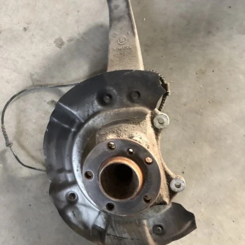 Fuzeta stanga fata / BMW Seria 5 F11 2010 / Directie si suspensie