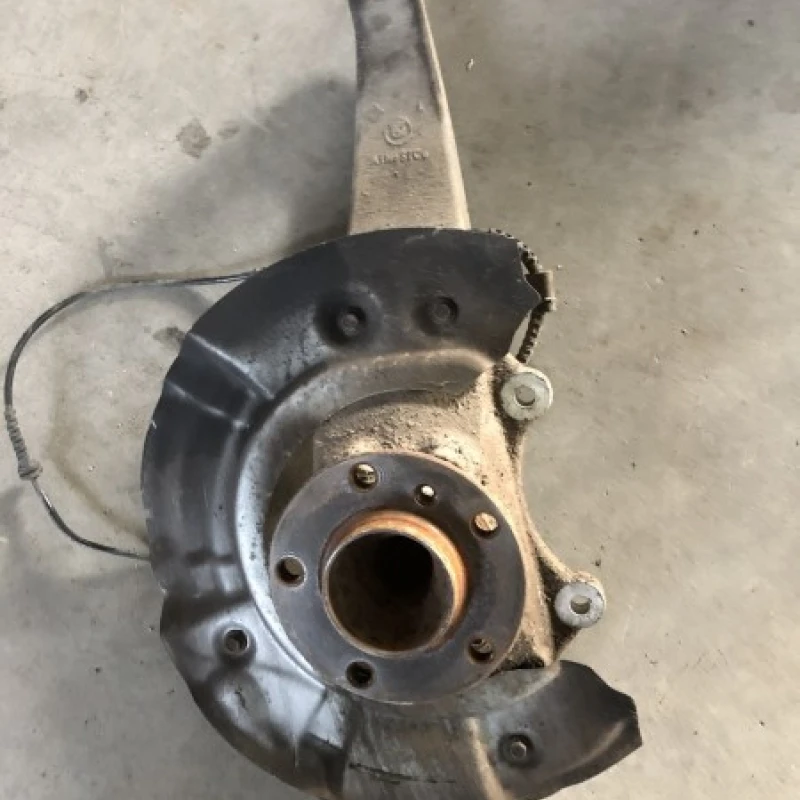 Fuzeta stanga fata / BMW Seria 5 F11 2011 / Directie si suspensie