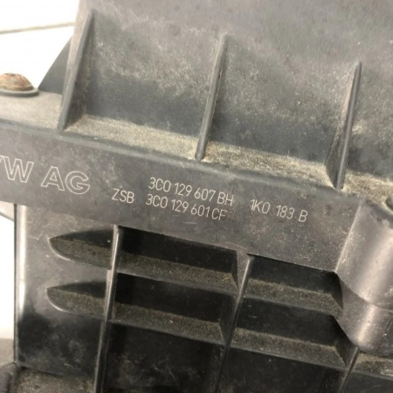 Carcasa filtru aer / Volkswagen Passat B7 2013 / Motor, racire si evacuare