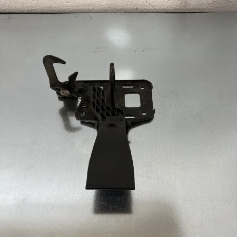 Incuietoare capota Audi A4 B8 2010