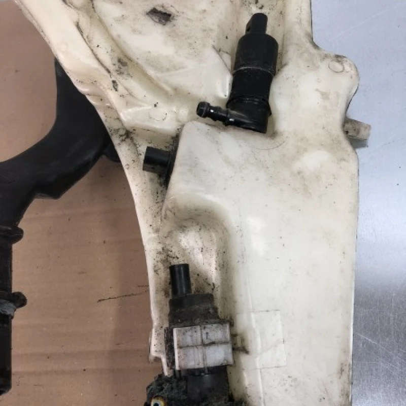 Vas lichid parbriz strop gel / Audi A4 B8 2010 / Caroserie, oglinzi si faruri