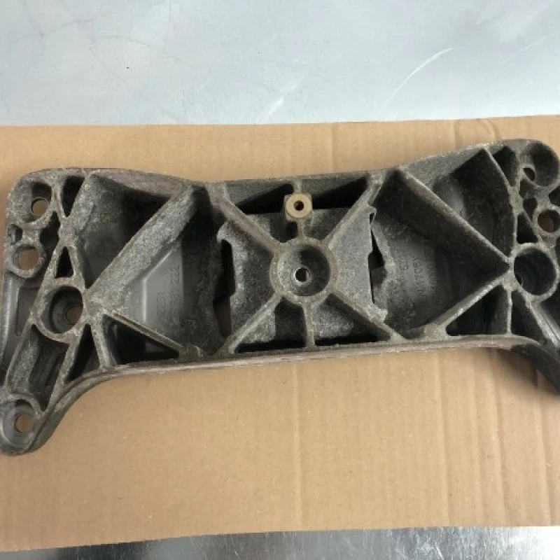 Suport tampon cutie / BMW Seria 5 F11 2011 / Motor, racire si evacuare