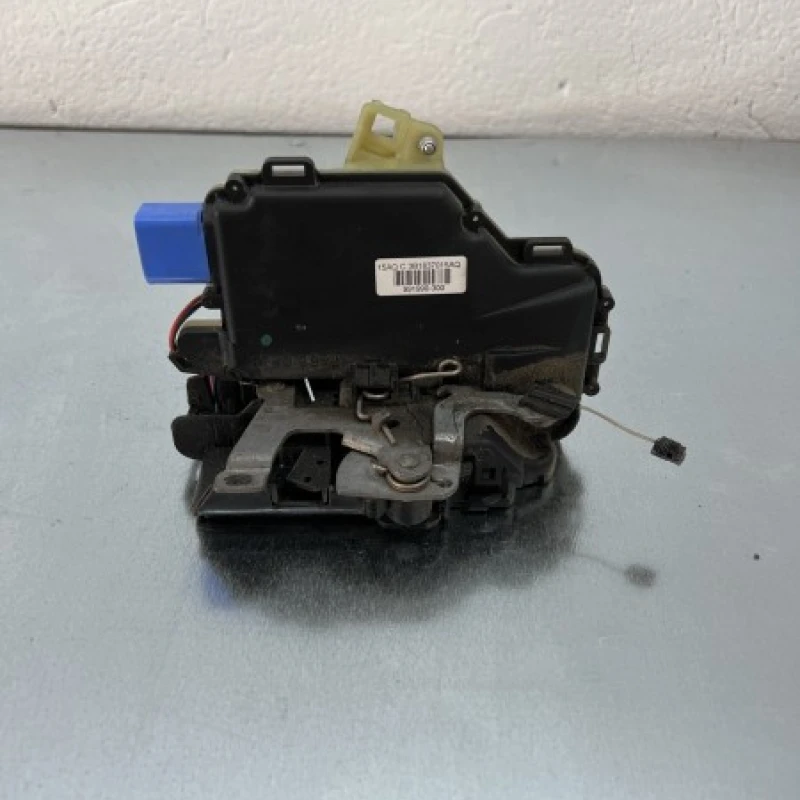 Iala broasca usa stanga fata / Volkswagen T5 Transporter 2011 / Caroserie, oglinzi si faruri