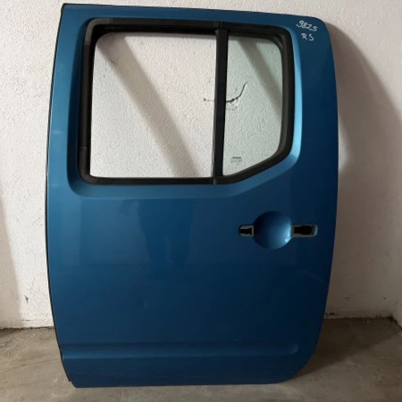 Usa stanga spate Nissan 