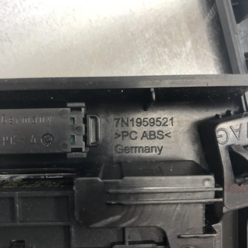 Butoane consola centrala / Volkswagen Sharan 7N 2014 / Audio si electronice