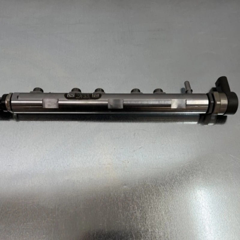 Rampa injectoare cu senzor BMW Seria 5 F11 2010